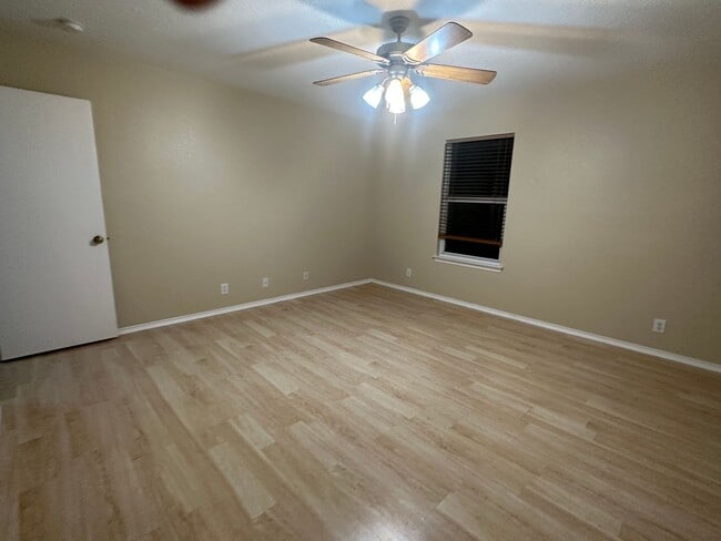 Building Photo - 10106 Figaro Canyon