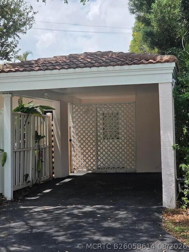 Building Photo - 1152 Bayview Dr