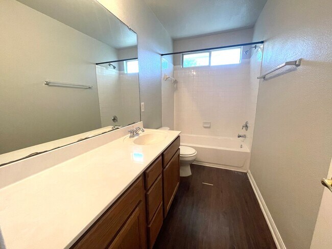 Building Photo - 10814 Gallop Falls