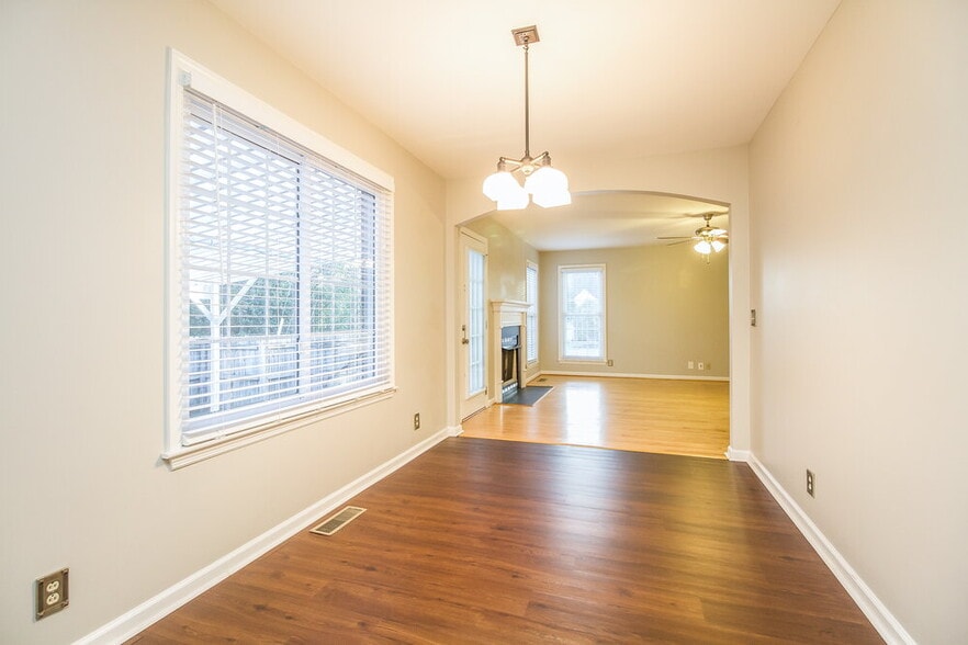 Building Photo - 6537 Arvington Way