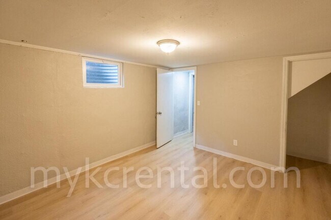 Building Photo - 9108 W 95th St
