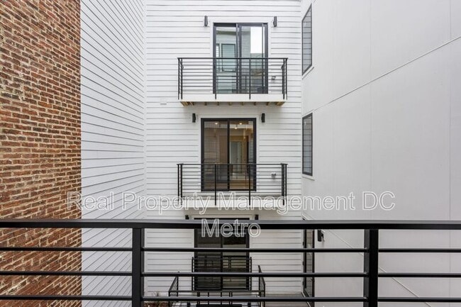 Building Photo - 1112 6th St NW