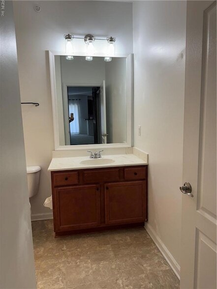 Building Photo - 932 Southmoor Dr