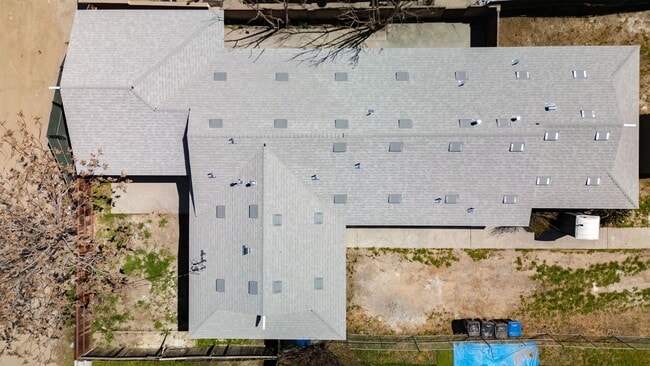 Building Photo - HALF OFF 1ST MONTH RENT- 2 Bedroom/ 2 bathroom condo (Front Unit)