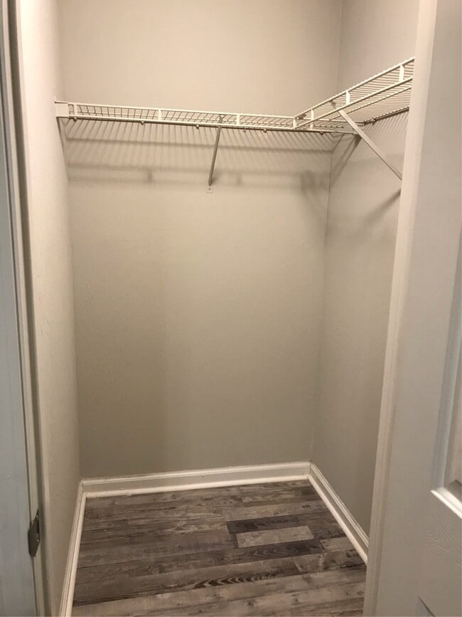 Building Photo - 127 Karen Ct