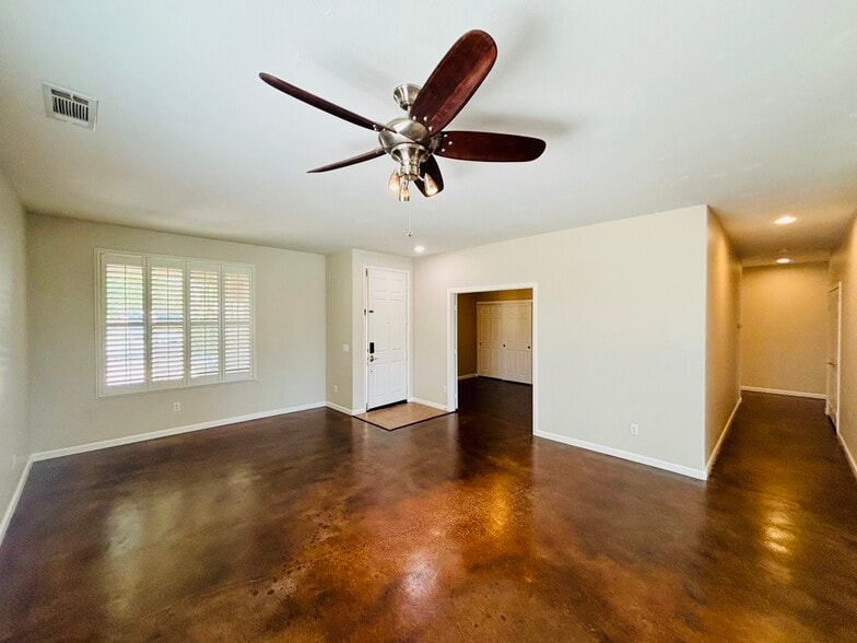 Building Photo - 4640 Trojan Ct