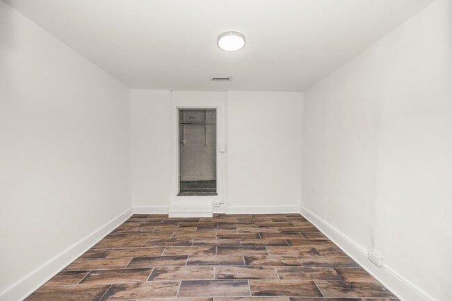 Building Photo - 611 S 14th St