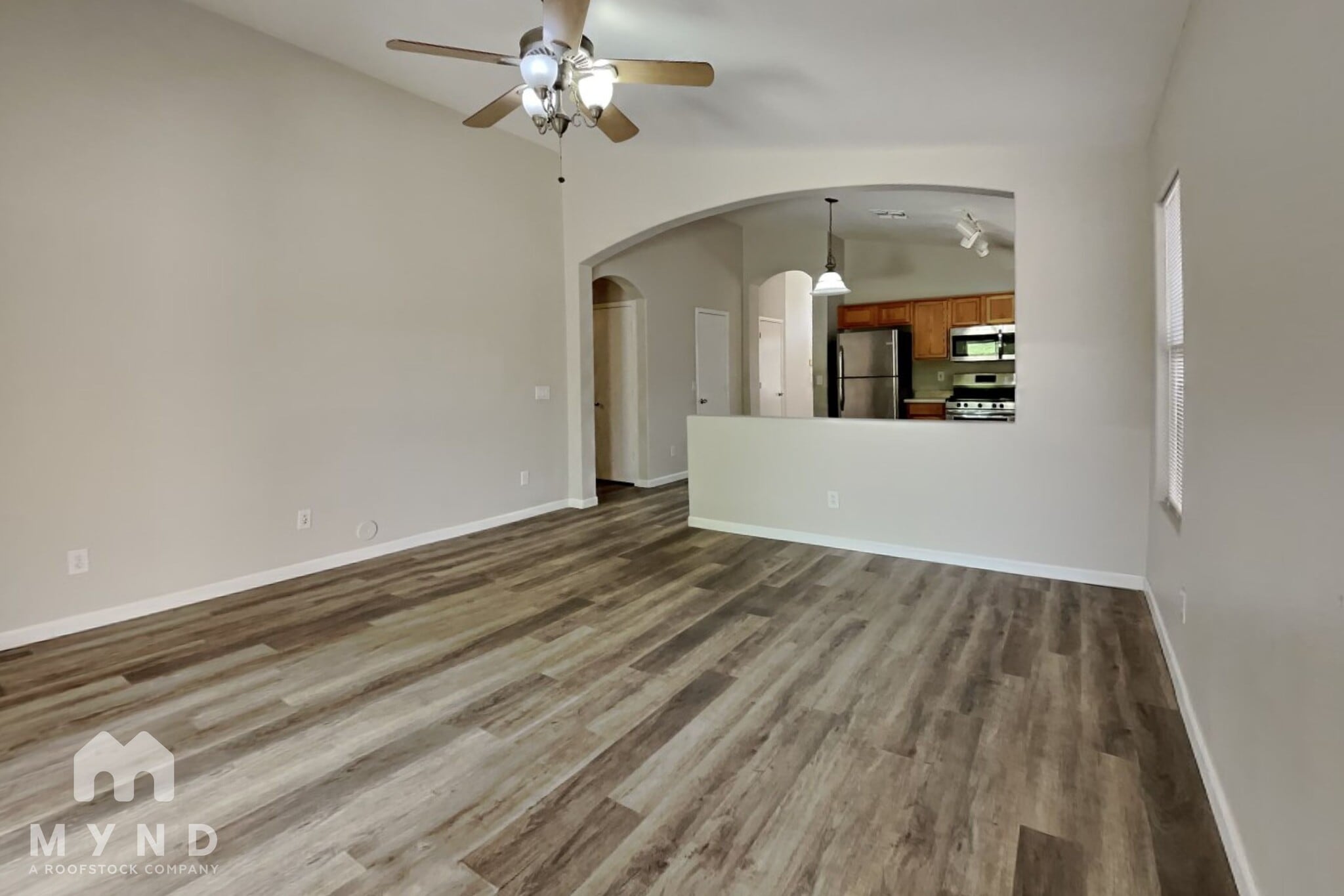 Building Photo - 714 E Lovegrass Dr