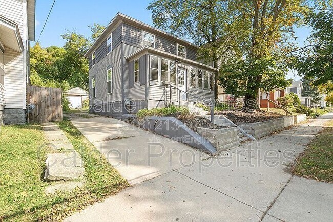 Building Photo - 1021 Sherman St SE