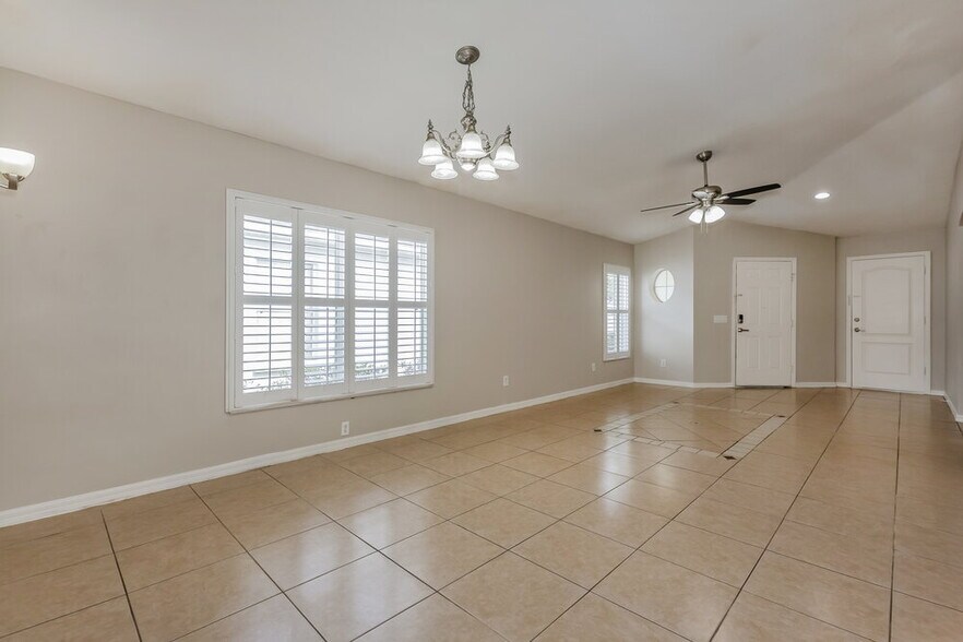 Building Photo - 2614 Lansbury Pl