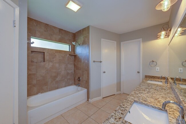Building Photo - One Story Rental Home located near FM 78 and Walzem available for asap move in!