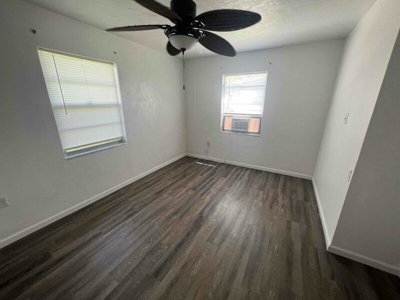 Building Photo - 1154 Harbor Dr