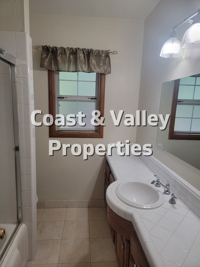 Building Photo - Beautiful Home in South Salinas!