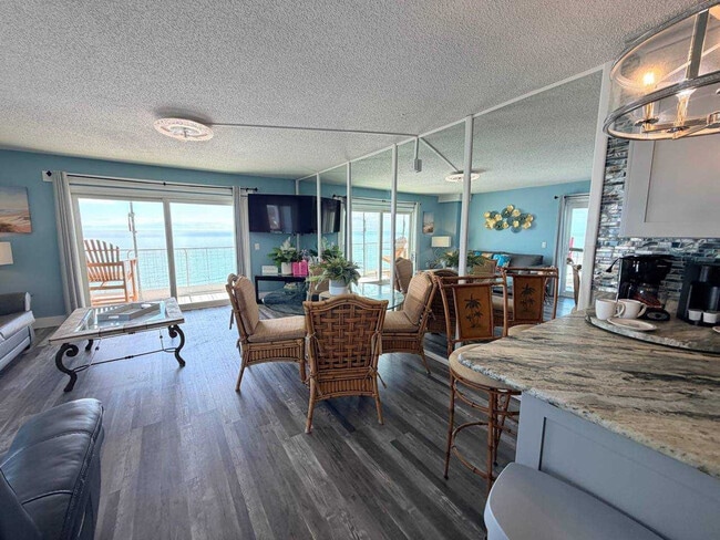 Building Photo - 8743 Thomas Dr