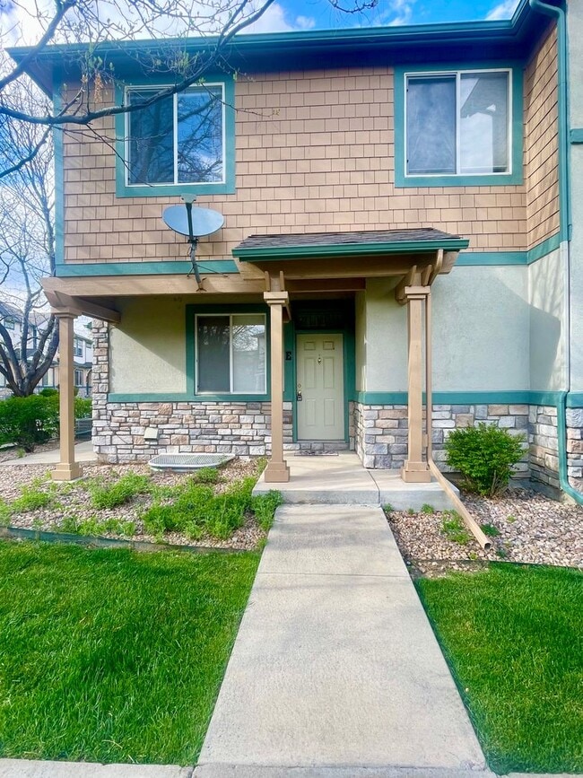 Building Photo - Spacious 3 Bed, 2.5 Bath Townhome in Rigden Farm! Unit E!