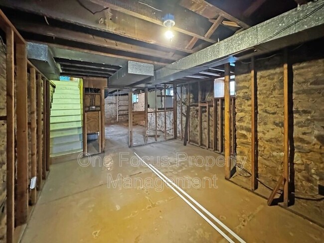 Building Photo - 325 Percy St