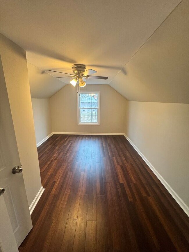 Building Photo - 4 bedroom 2.5 bath with large yard and in ground pool