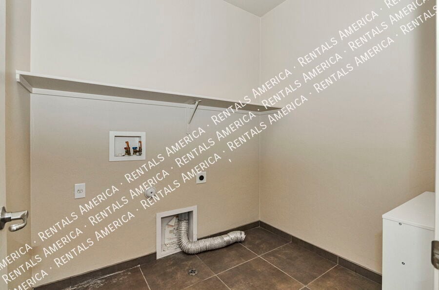 Building Photo - 402 E Croydon Park Rd