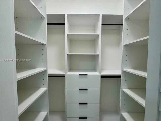 Building Photo - 421 NW 13th Ave