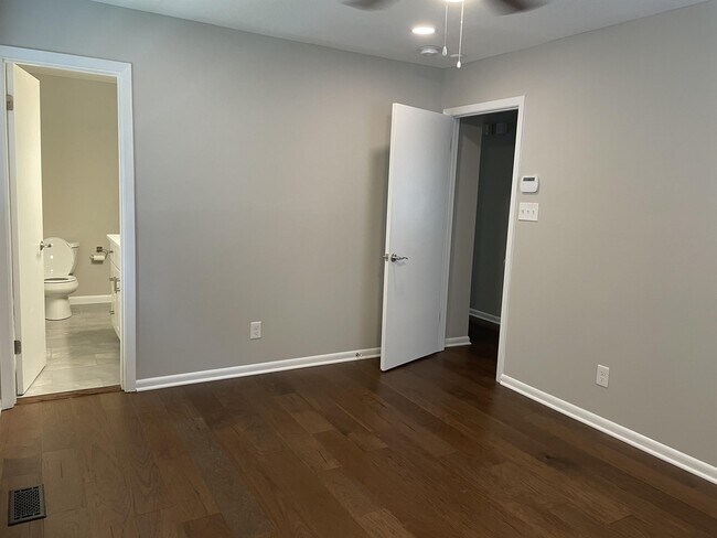 Building Photo - 2601 Shropshire Blvd