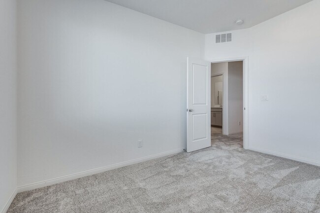 Building Photo - Highly upgraded, spacious, 4 bedroom home ...