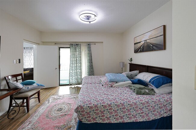 Building Photo - 2213 S Braeswood Blvd