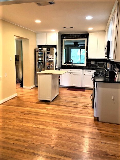 Building Photo - Updated Broadmoor Home!!