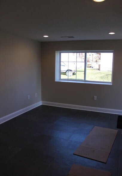 Building Photo - 4915 Edgewater Dr