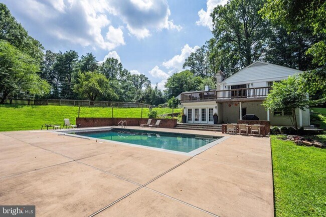 Building Photo - 7732 Canal Ct