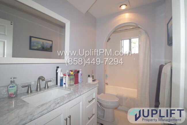 Building Photo - 2655 Chauncey Dr