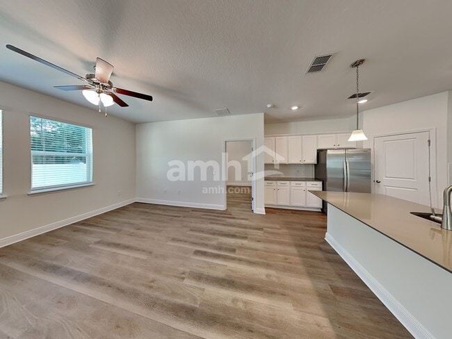 Building Photo - 1074 Heavenly Dr