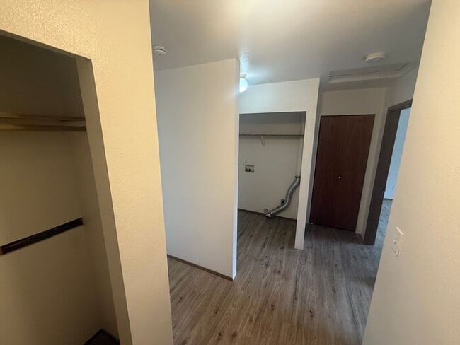 Building Photo - Well-Maintained 2 bed, 2 bath unit in 4-Plex in Desirable Auburn Neighborhood!