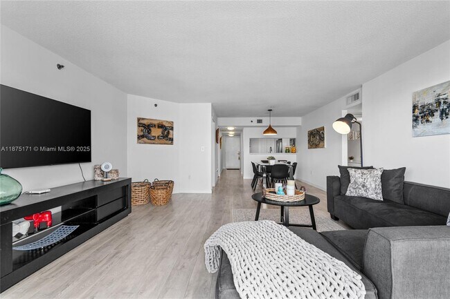 Building Photo - 5757 Collins Ave