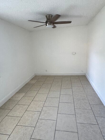 Building Photo - 523 50th St