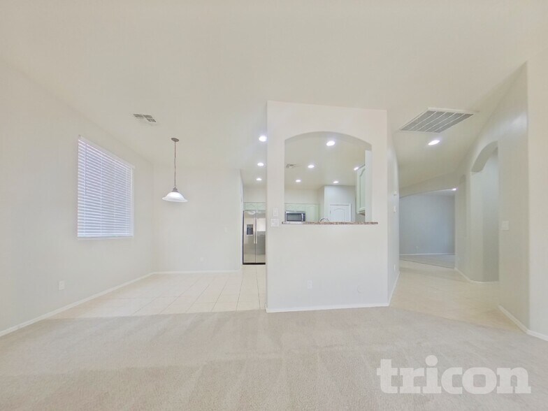 Building Photo - 17328 W Morning Glory St