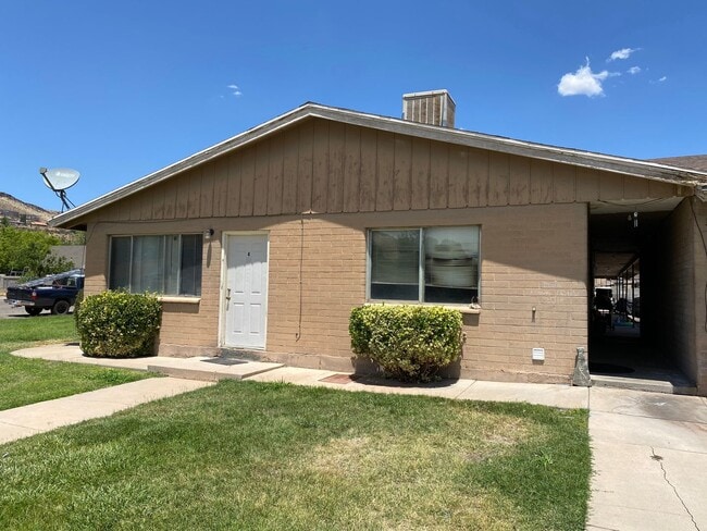 Primary Photo - Hackwell Apartments