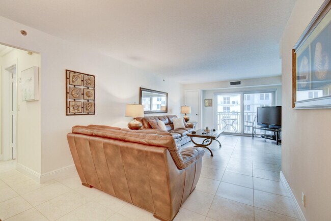 Building Photo - 3221 S Ocean Blvd