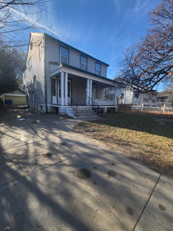 Building Photo - 1629 W 13th St N