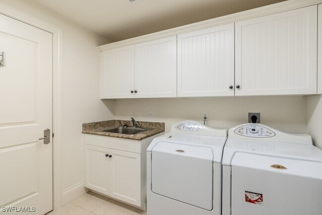 Building Photo - 300 3rd Ave S