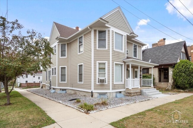 Primary Photo - 19 S 4th Ave