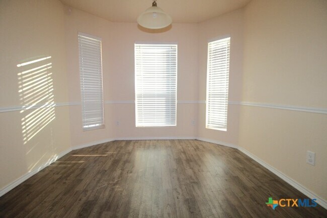 Building Photo - 5000 Imperial Eagle Dr