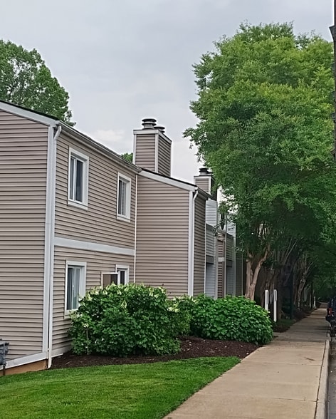 Building Photo - 600 Reusens Rd