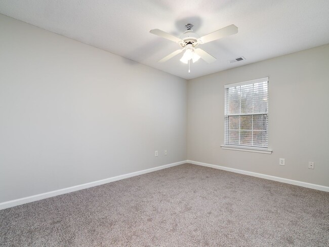 Building Photo - 2 Bedroom 2 Bath Townhome with Unfinished Basement