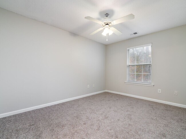 Building Photo - 427 Red Coat Ln