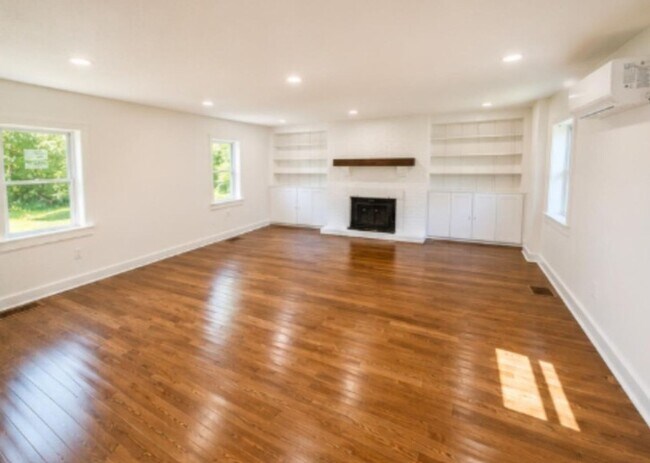 Building Photo - Beautiful 4 bed / 2 bath Country Home