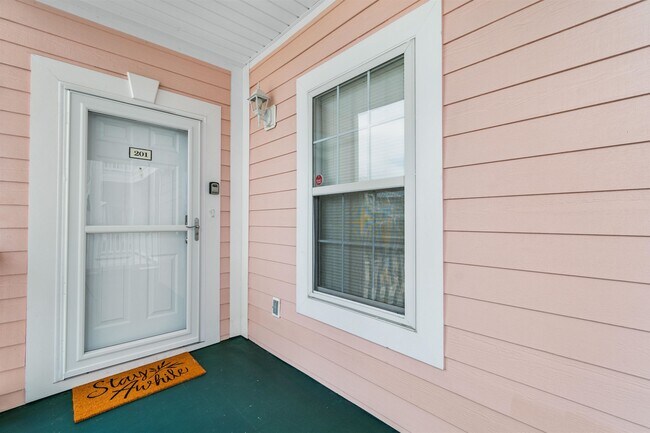 Building Photo - 4877 Dahlia Ct