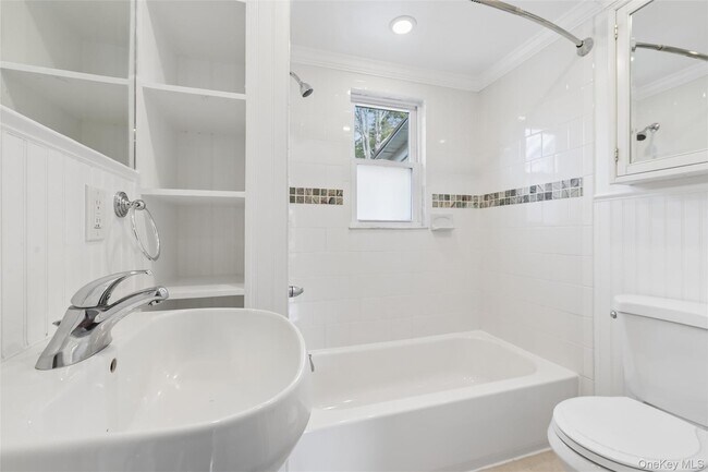 Building Photo - 424 Main St