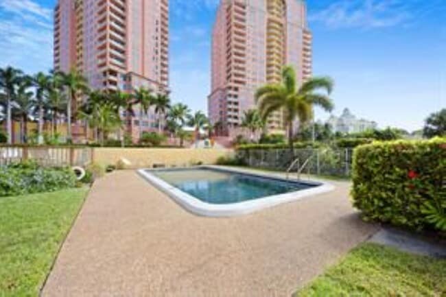 Building Photo - 2131 N Ocean Blvd