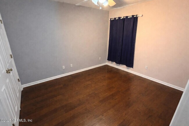 Building Photo - 845 Black Cherry Dr S