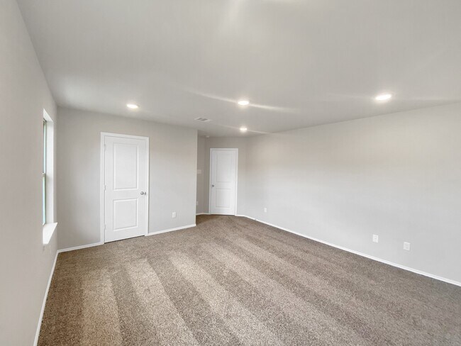 Building Photo - 807 Comanche Bend